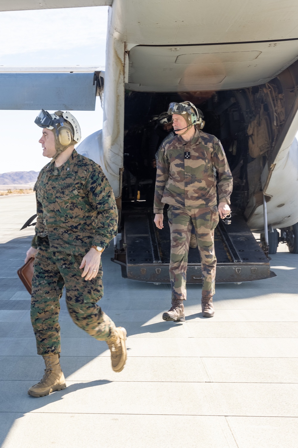 French Army Chief of Staff meets with I MEF leaders, flies in 3rd MAW MV-22B Osprey