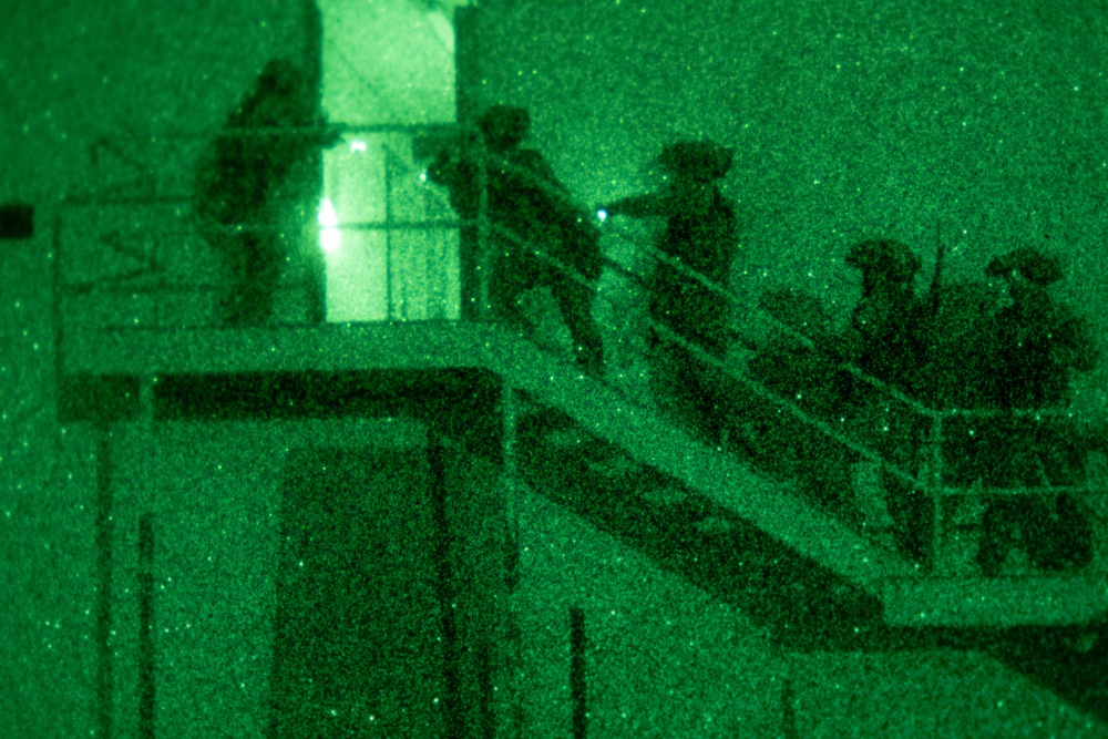 2BCT 82nd ABN DIV conduct night airborne assault at Falcon Avalanche