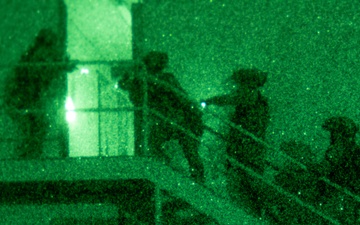 2BCT 82nd ABN DIV conduct night airborne assault at Falcon Avalanche