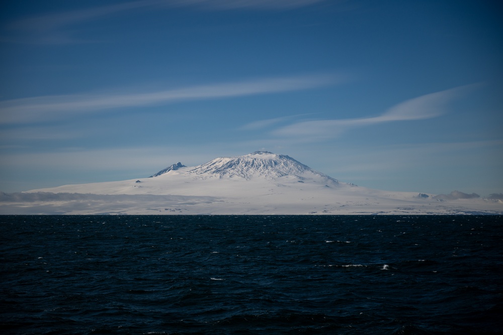 USCGC Polar Star (WAGB 10) holds quarters in McMurdo Sound during Operation Deep Freeze