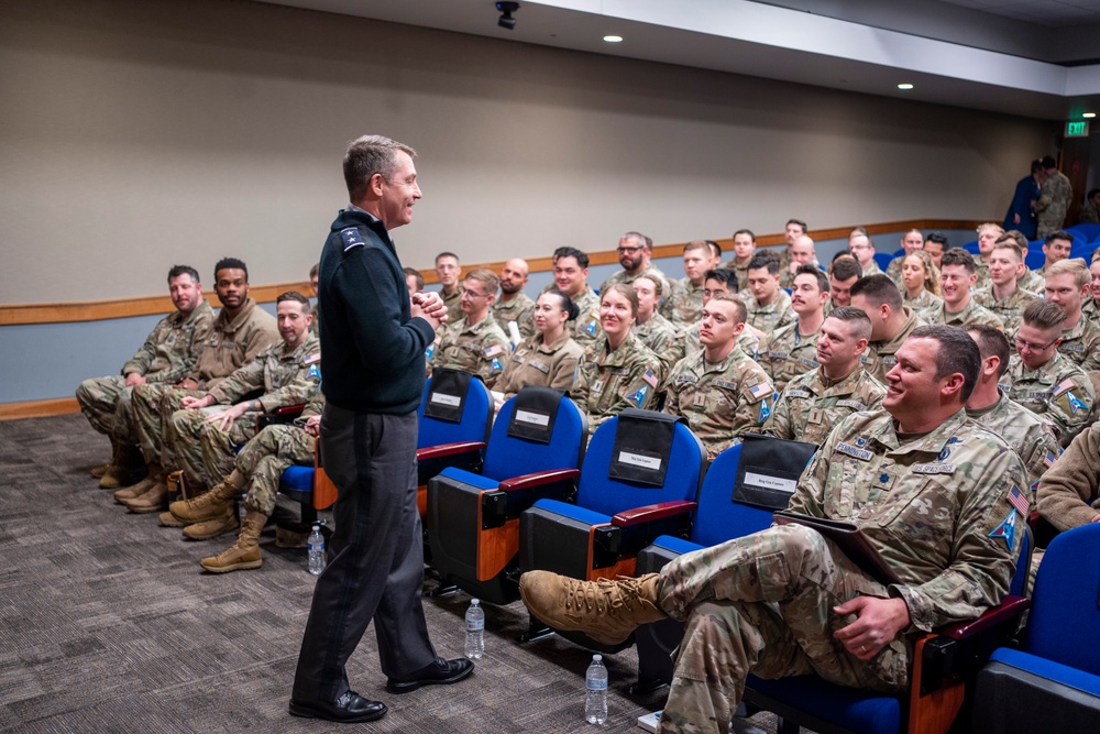 Maj. Gen. Gagnon Meets with STARCOM Leaders to Discuss Intelligence Training