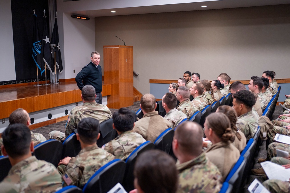 Maj. Gen. Gagnon Meets with STARCOM Leaders to Discuss Intelligence Training