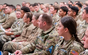 Maj. Gen. Gagnon Meets with STARCOM Leaders to Discuss Intelligence Training