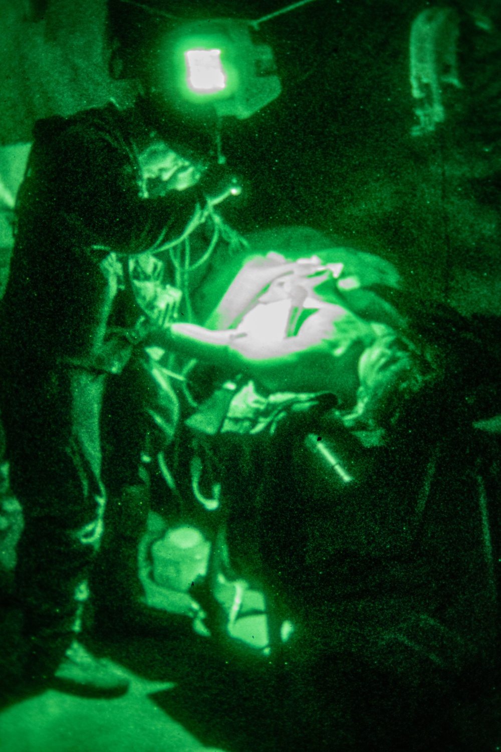 Paratroopers train mass casualty scenario during Falcon Avalanche