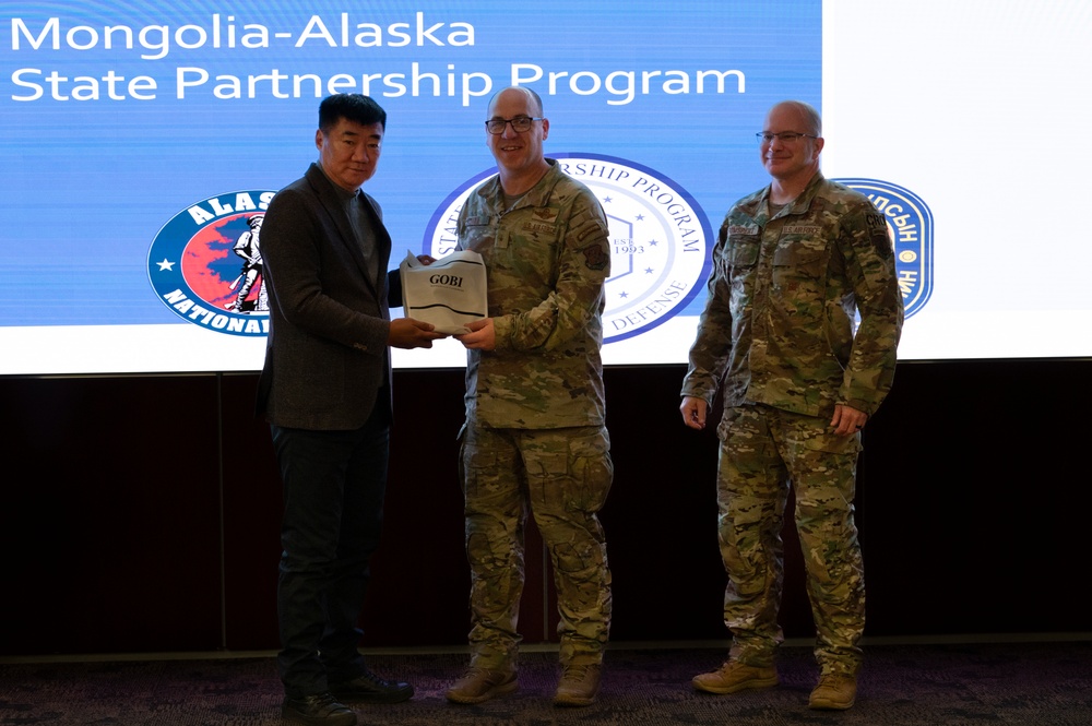 Alaska Air National Guard Commander with Mongolian Minister of Defense