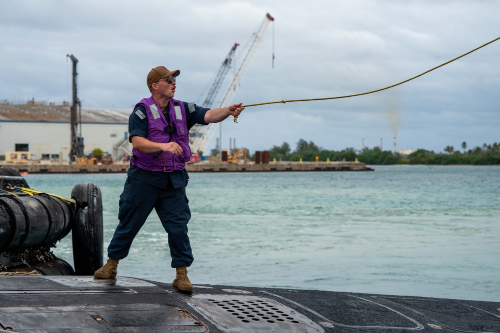 USS Minnesota Arrives to Naval Base Guam