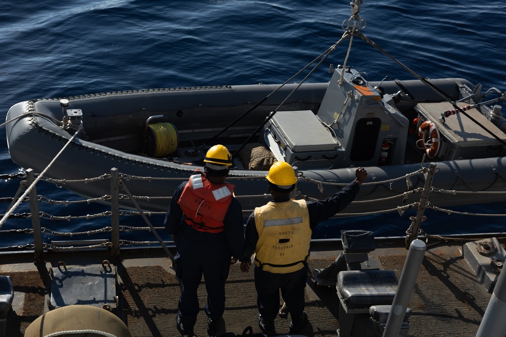 USS Oscar Austin (DDG 79) Conducts Visit, Board, Search and Seizure (VBSS) Training