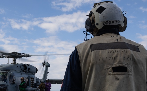 USS Oscar Austin (DDG 79) Conducts Flight Quarters