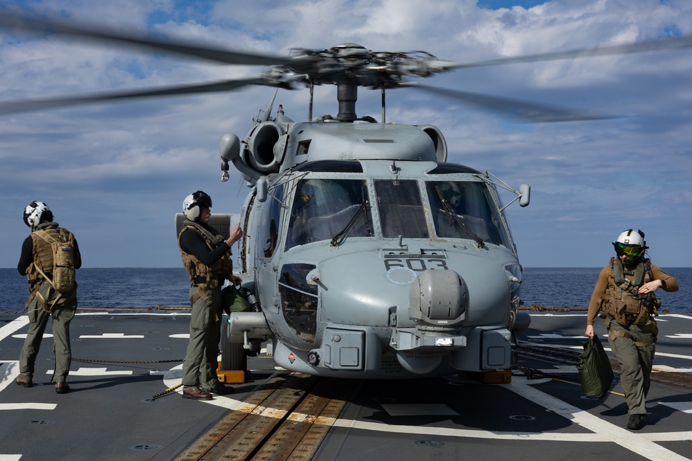 USS Oscar Austin (DDG 79) Conducts Flight Quarters