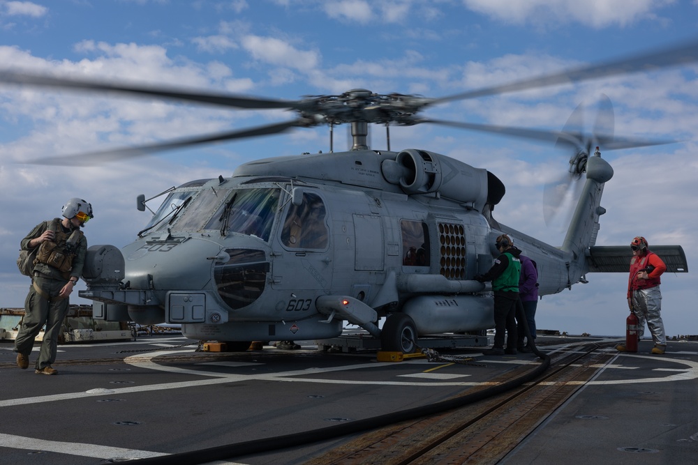 USS Oscar Austin (DDG 79) Conducts Flight Quarters