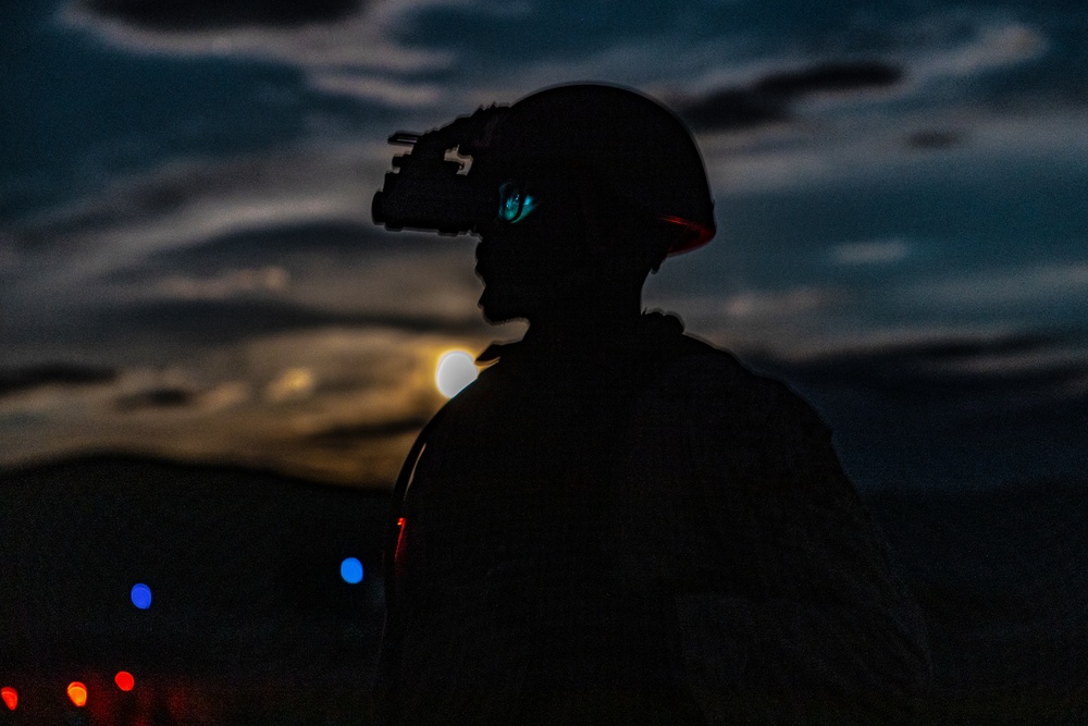 Marines with 2/7 conduct range 410A at night during ITX 1-25