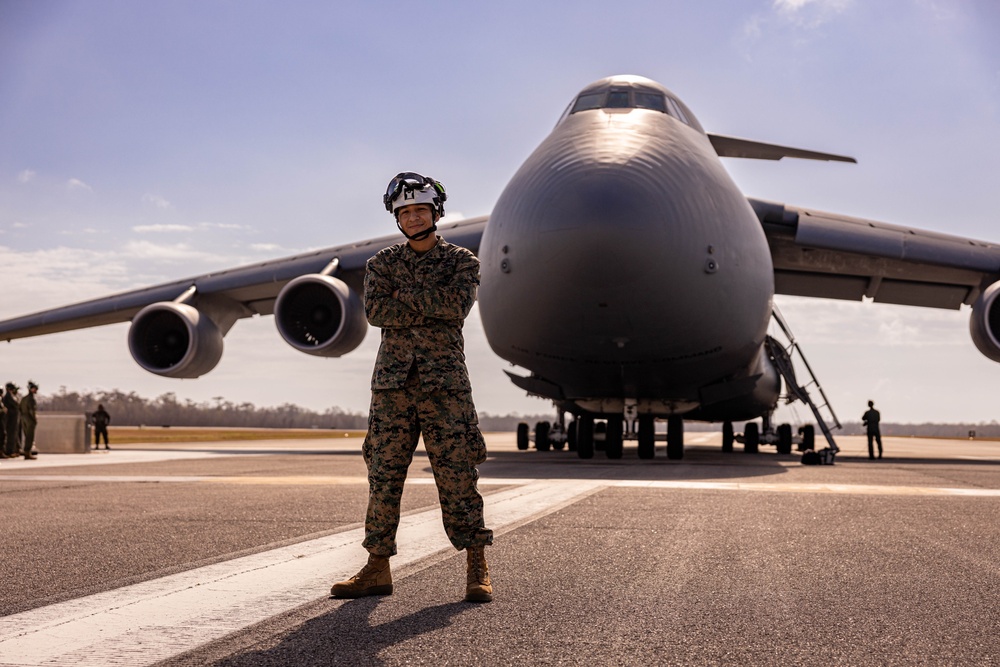 Marines and Airmen train together with a C-5 Super Galaxy