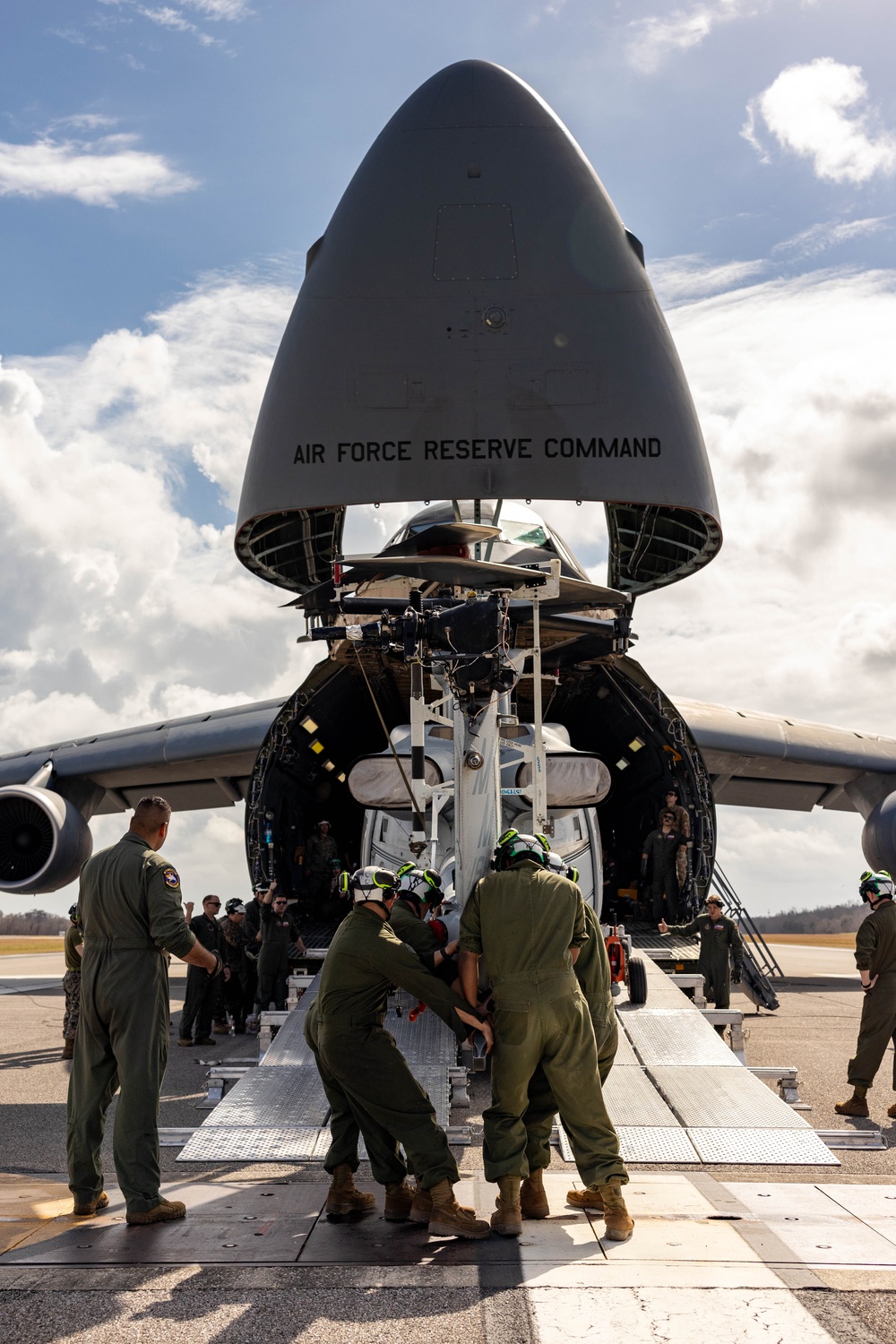 Marines and Airmen train together with a C-5 Super Galaxy