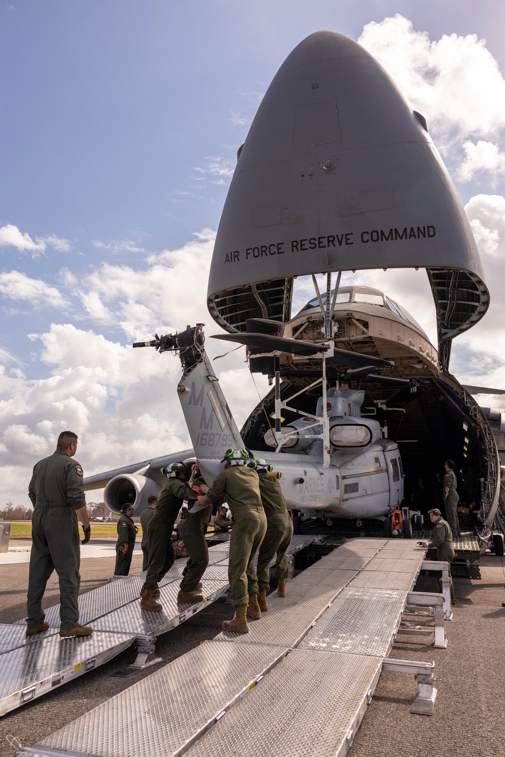 Marines and Airmen train together with a C-5 Super Galaxy