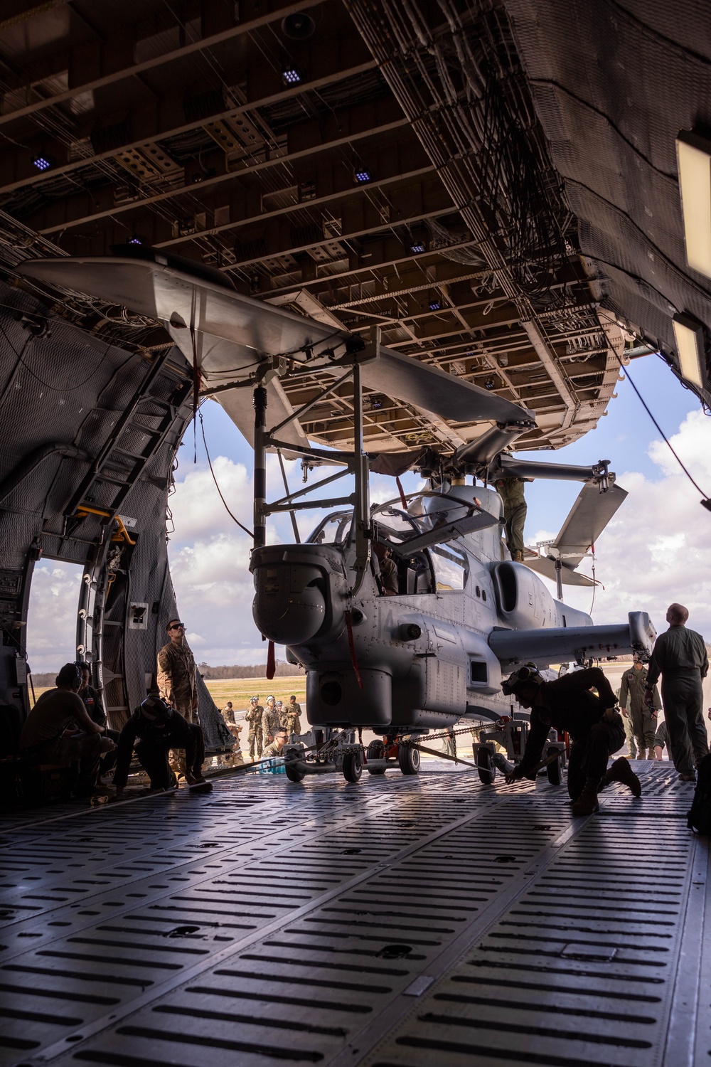 Marines and Airmen train together with a C-5 Super Galaxy