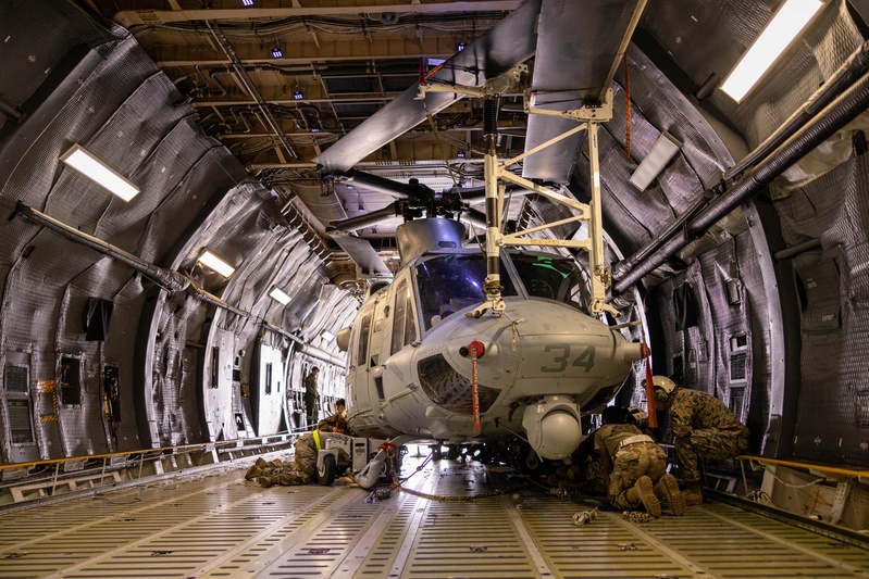 Marines and Airmen train together with a C-5 Super Galaxy