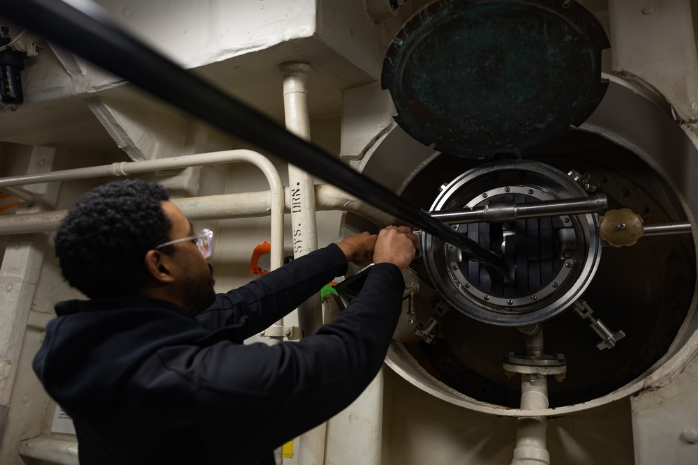 USS Oscar Austin (DDG 79) Streams Multifunction Towed Array (MFTA)
