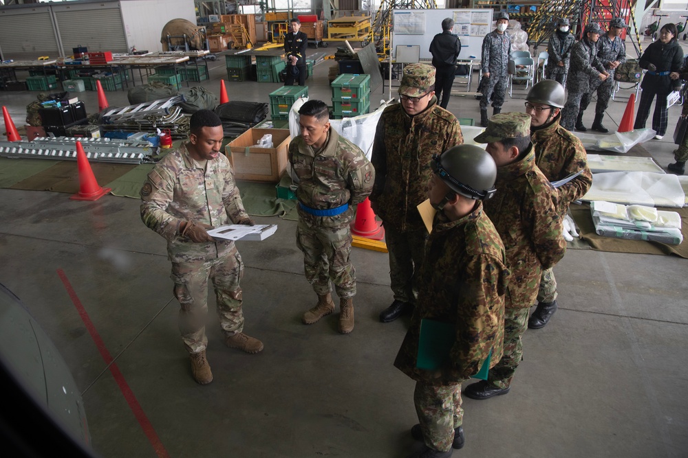 KS25: US, JSDF conduct C-17 static loading test