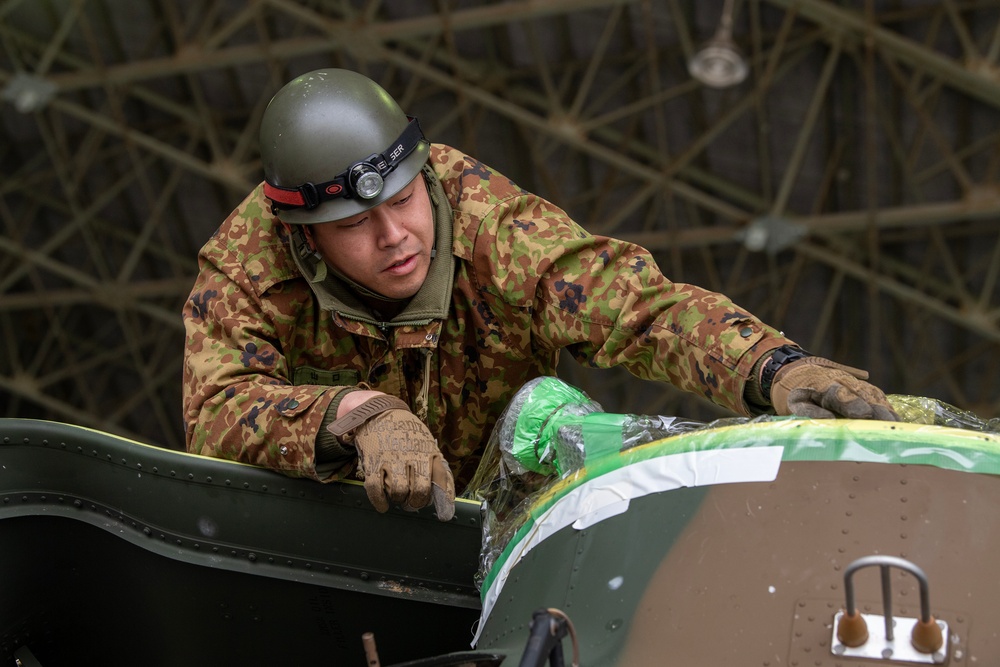 KS25: US, JSDF conduct C-17 static loading test