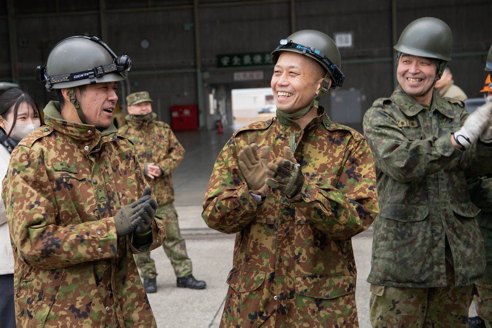 KS25: US, JSDF conduct C-17 static loading test