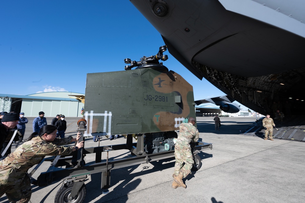 KS25: US, JSDF conduct C-17 static loading test