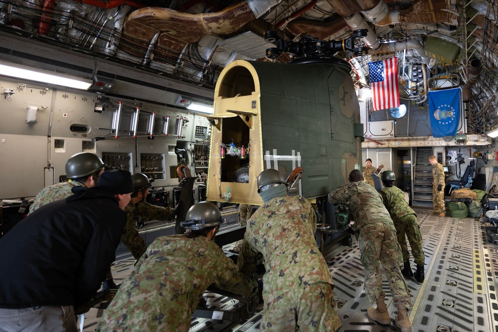 KS25: US, JSDF conduct C-17 static loading test