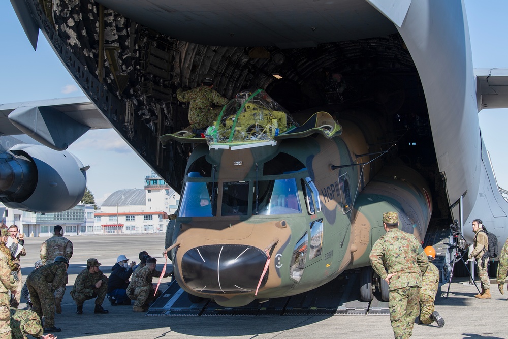 KS25: US, JSDF conduct C-17 static loading test