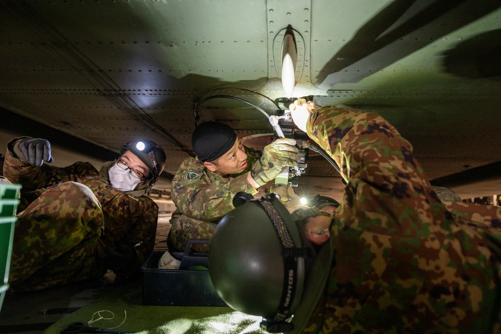 KS25: US, JSDF conduct C-17 static loading test