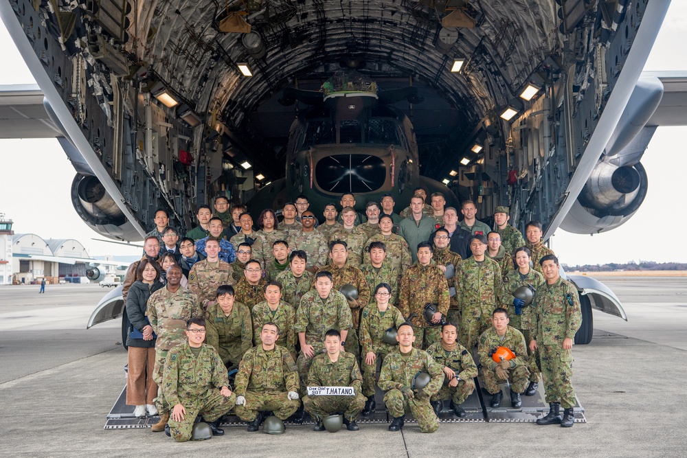 KS25: US, JSDF conduct C-17 static loading test