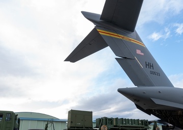 KS25: US, JSDF conduct C-17 static loading test