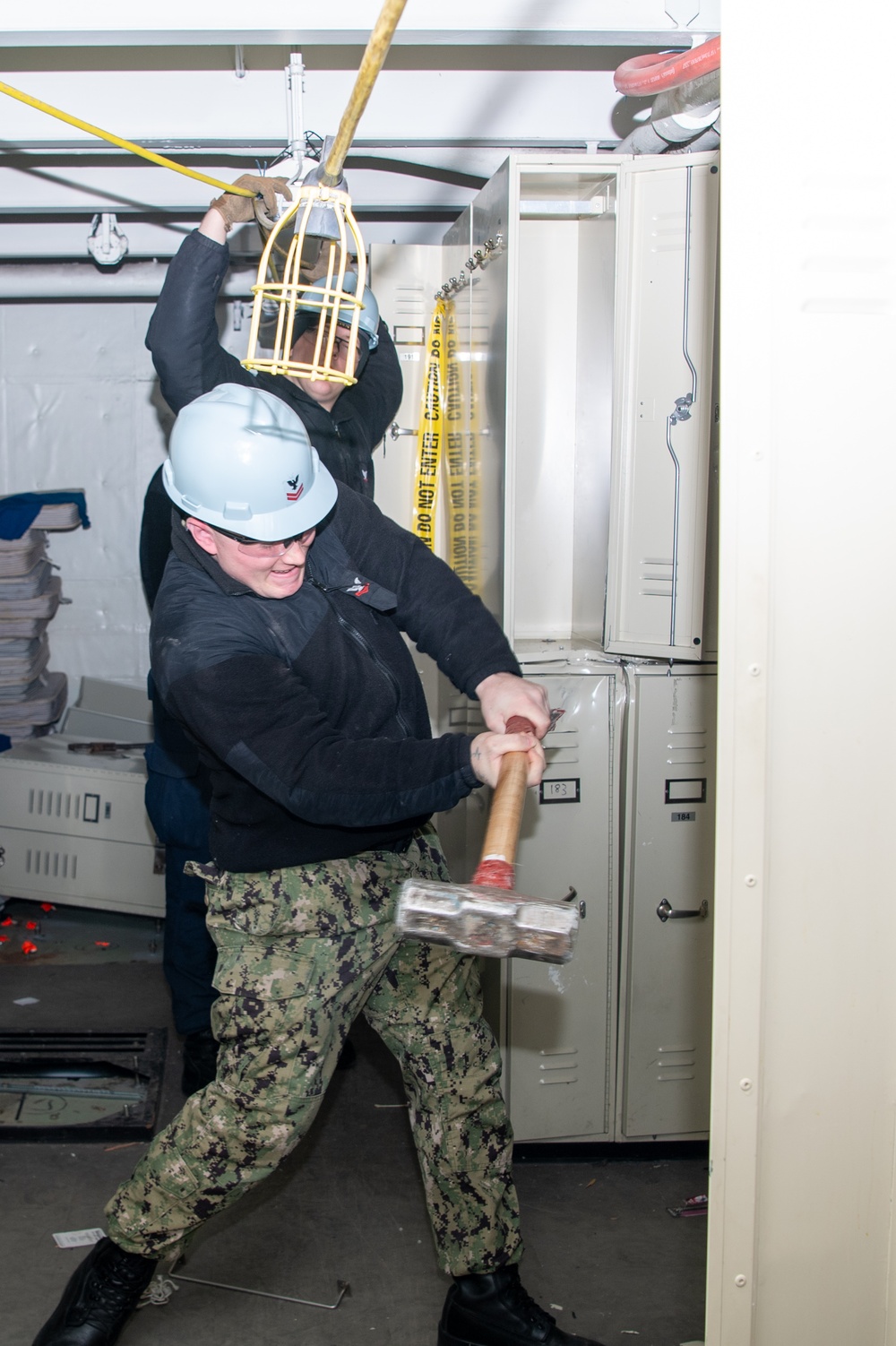 USS Ronald Reagan (CVN 76) Sailors rehabilitate berthing