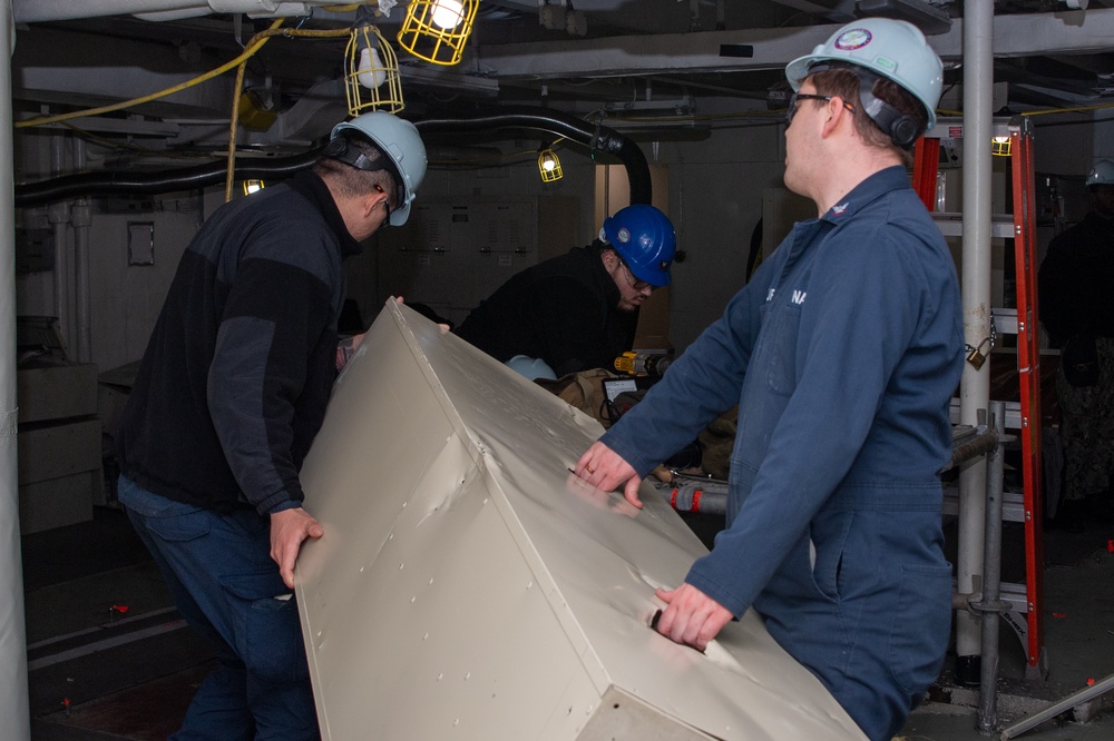 USS Ronald Reagan (CVN 76) Sailors rehabilitate berthing