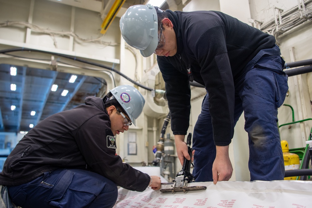 USS Ronald Reagan (CVN 76) Sailors conduct preservation