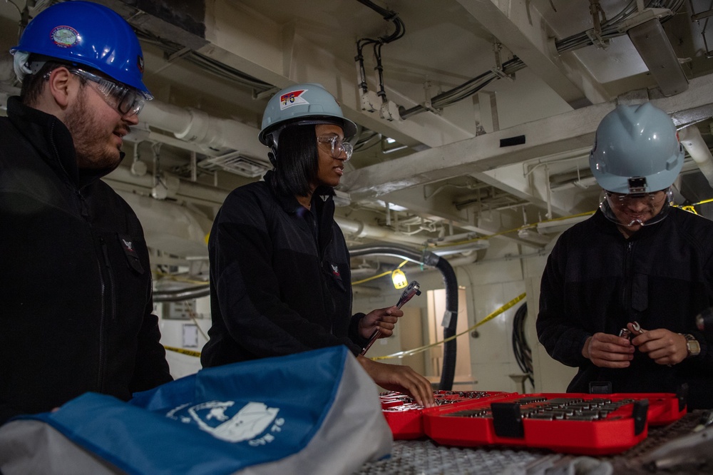 USS Ronald Reagan (CVN 76) Sailors rehabilitate berthing