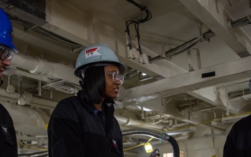 USS Ronald Reagan (CVN 76) Sailors rehabilitate berthing