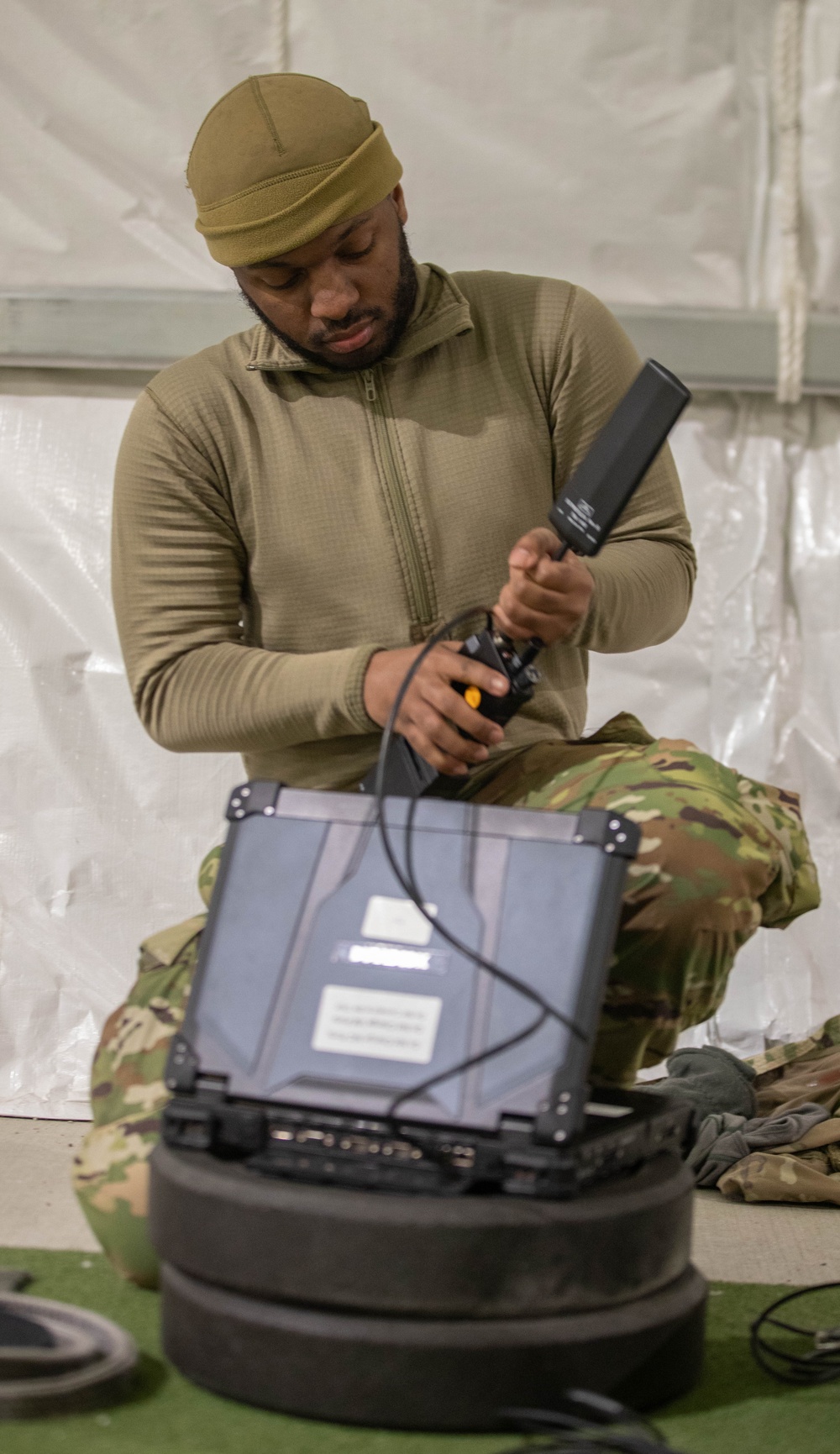 10th Mountain and 11th Airborne Division Soldiers train on radio operations