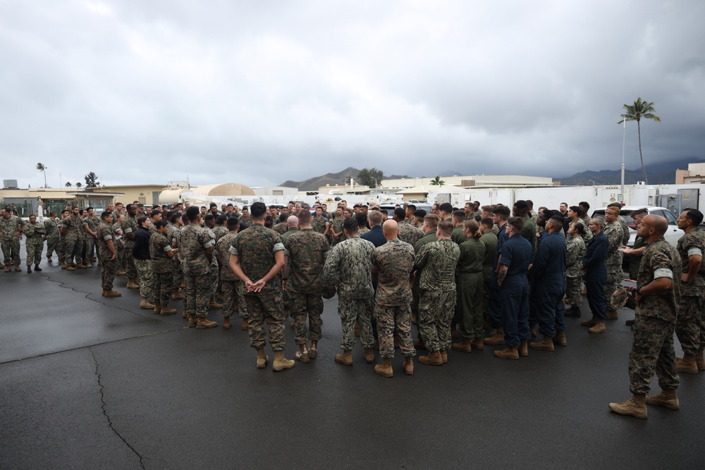 Legends and Heroes Unite: National Football League Hall of Famers and Cheerleaders join forces with Marines at MCBH