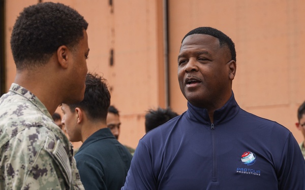 Legends and Heroes Unite: National Football League Hall of Famers and Cheerleaders join forces with Marines at MCBH