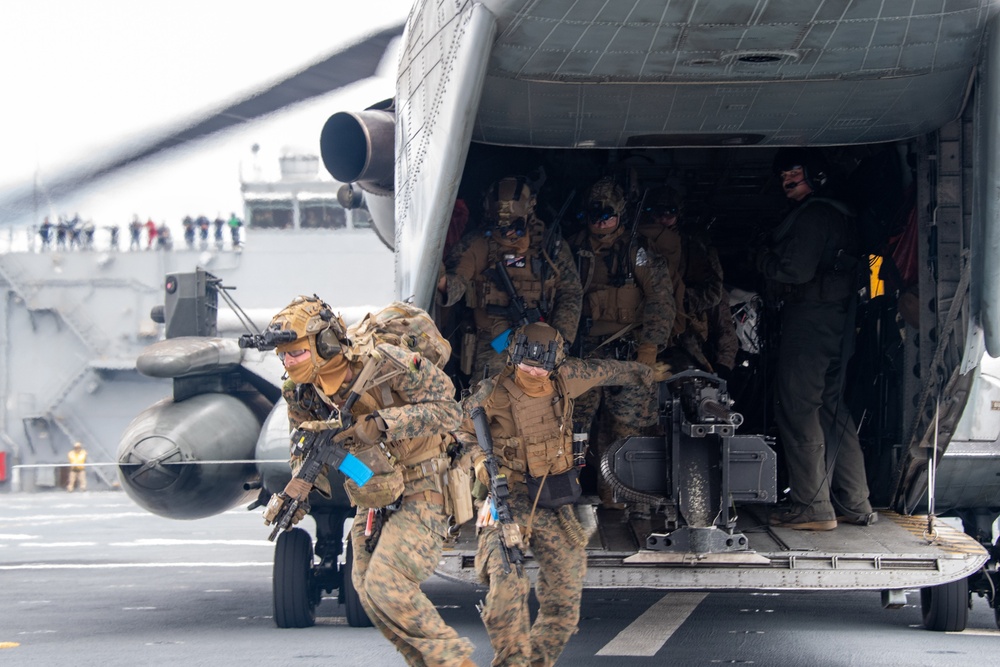 31st MEU Marines Conduct VBSS Training