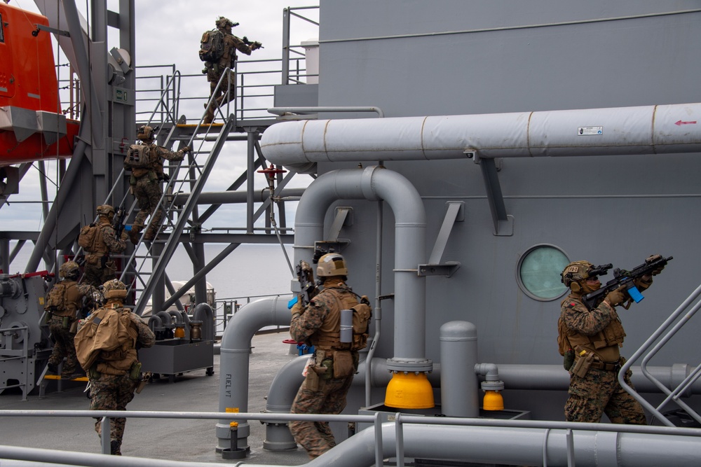 31st MEU Marines Conduct VBSS Training