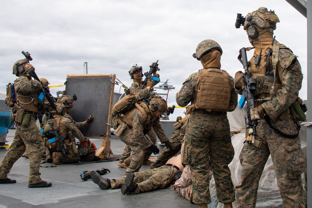 31st MEU Marines Conduct VBSS Training