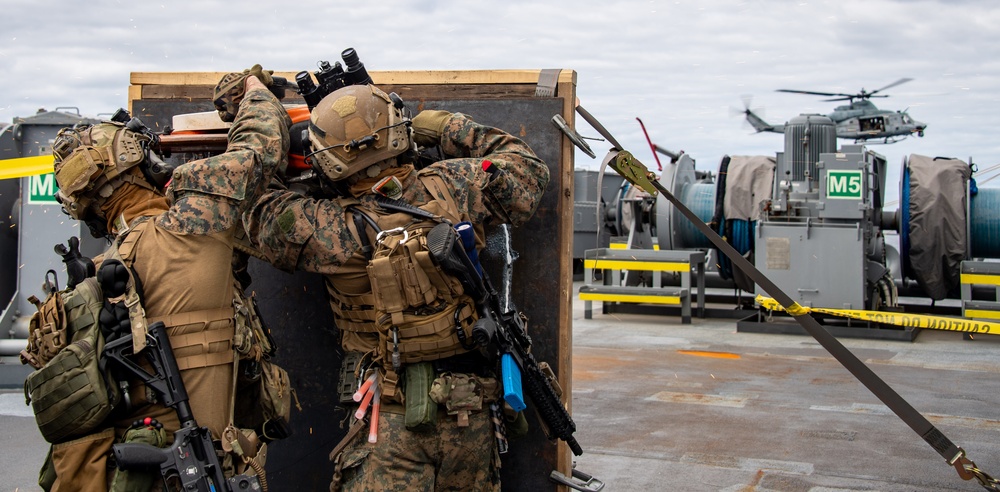 31st MEU Marines Conduct VBSS Training