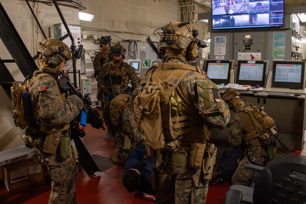 31st MEU Marines Conduct VBSS Training