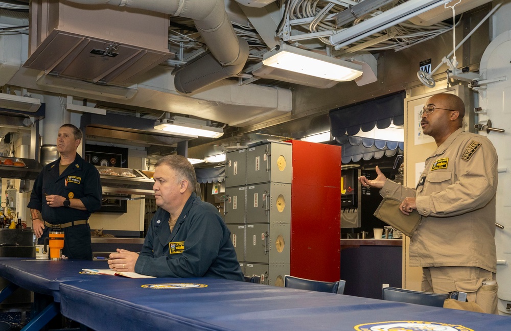 DDG 105 TRIAD KEEPS CREW INFORMED