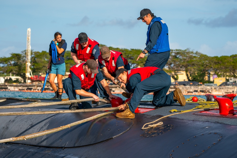 USS Jefferson City (SSN 759) returns to Naval Base Guam