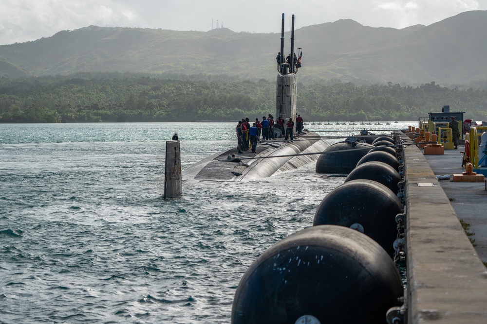 USS Jefferson City (SSN 759) returns to Naval Base Guam