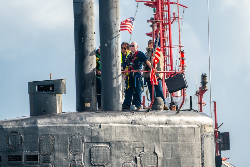 USS Jefferson City (SSN 759) returns to Naval Base Guam