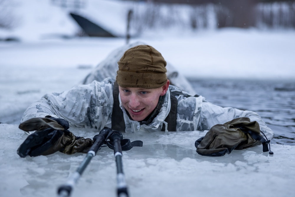 Exercise Joint Viking 25: Force Reconnaissance Company Participates in Patrol Course Winter