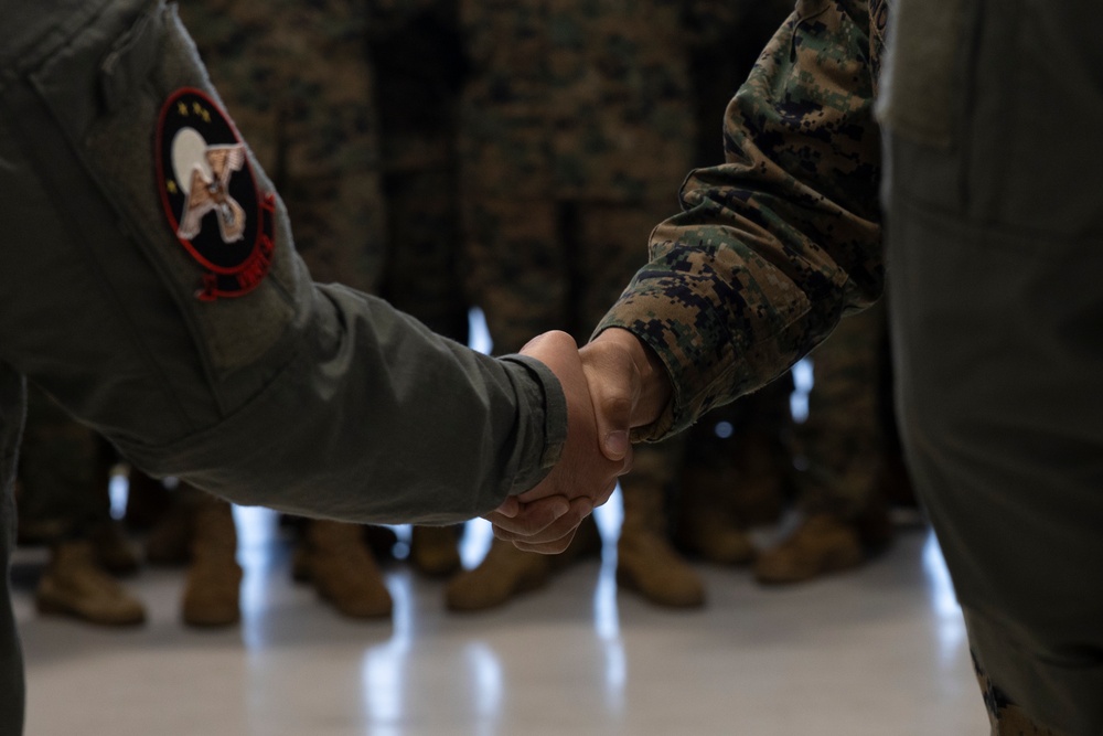 II MEF Commanding General tours 2nd Marine Aircraft Wing