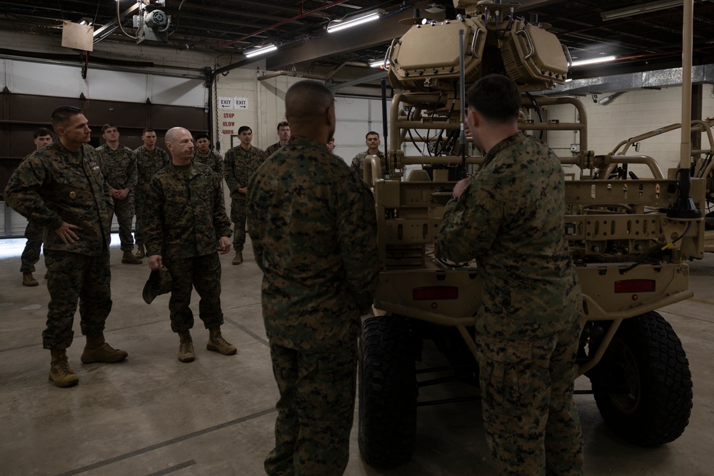 II MEF Commanding General tours 2nd Marine Aircraft Wing